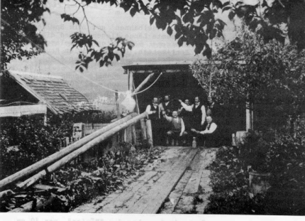 Holzladenbahn ca. um 1920